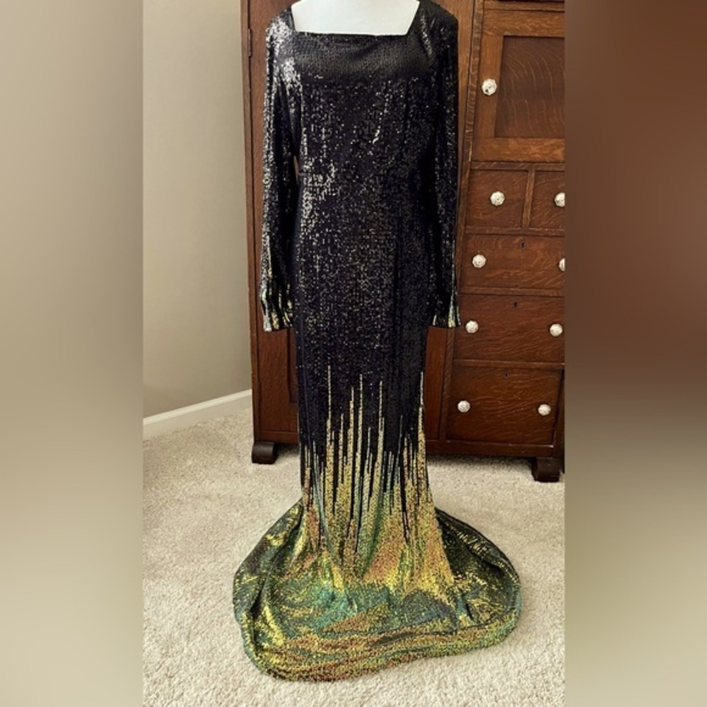 SHEIN black & gold sequined gown SZ 12 XL. Square neck. Zip back. Beautiful